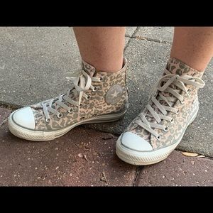 SOLDConverse Sz 7 pink and silver leopard